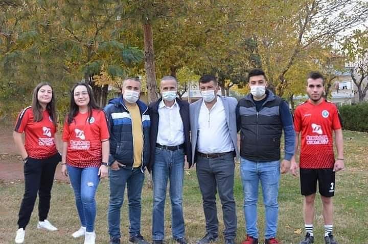 ’Biz varız’ ekibi çocukları sevindirdi