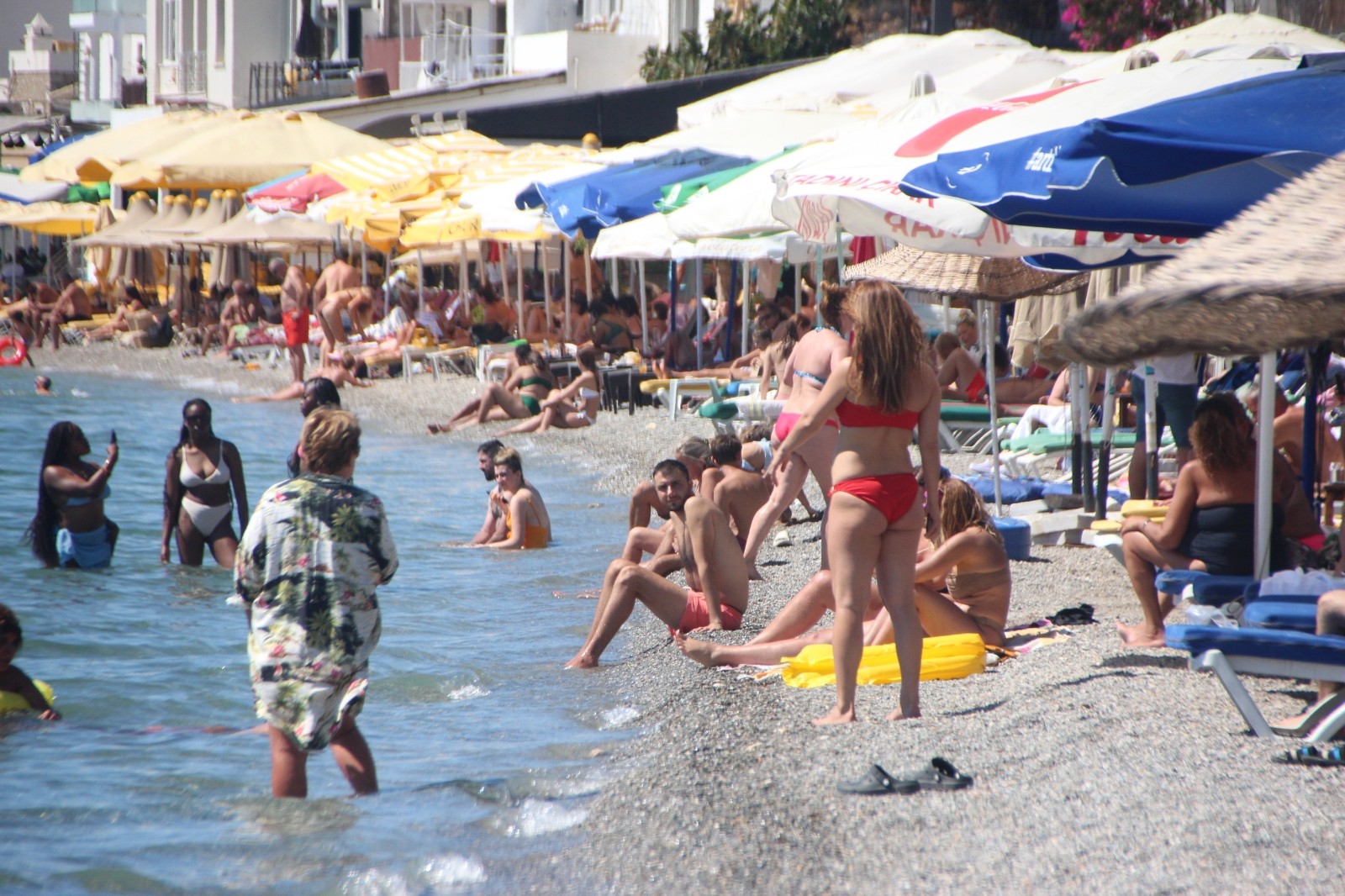 Bodrum sahillerinde hafta sonu yoğunluğu