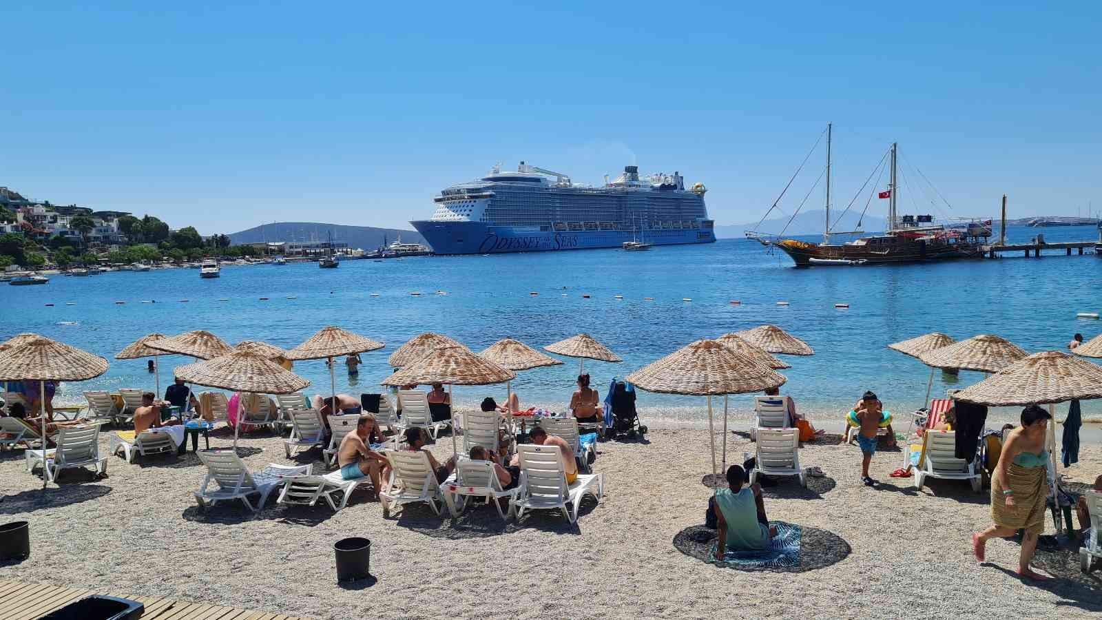 Bodrum’a 2 kruvaziyerle 5 bin 316 turist geldi