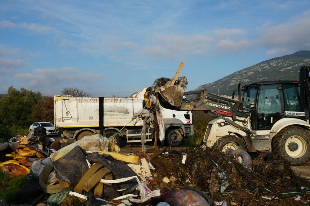 Bodrum’da 1 günde 17 kamyon hafriyat ve çöp çıktı