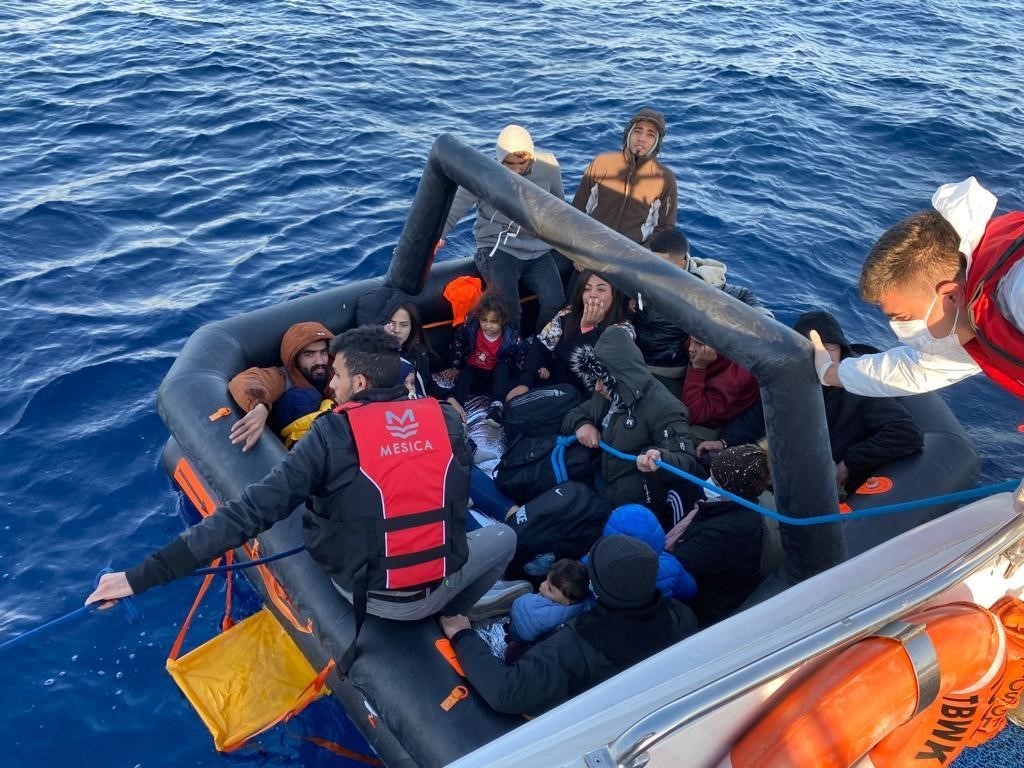 Bodrum’da 44 düzensiz göçmen kurtarıldı