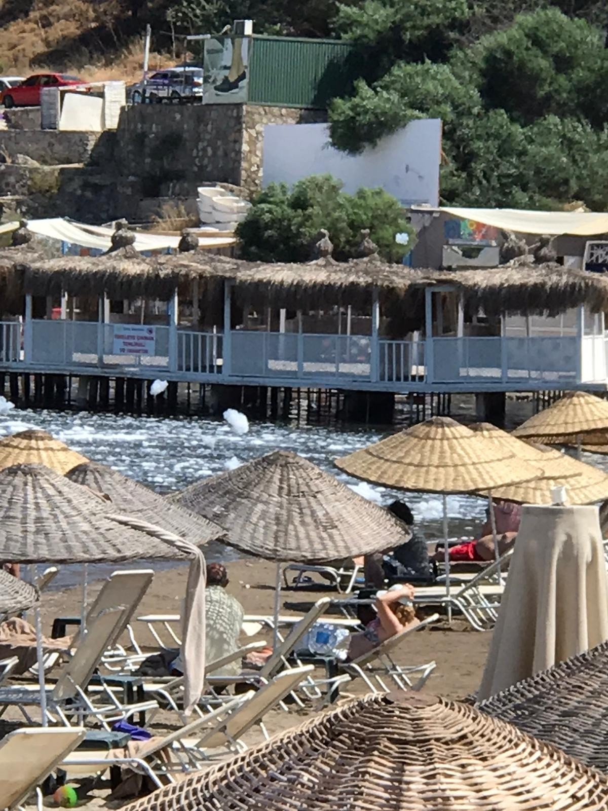 Bodrum’da denizde yapılan köpük partisi görenleri şoke etti