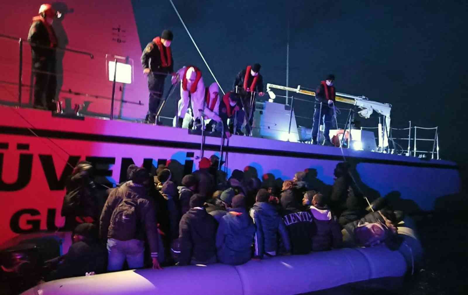 Botları arızalanan göçmenleri Sahil Güvenlik kurtardı