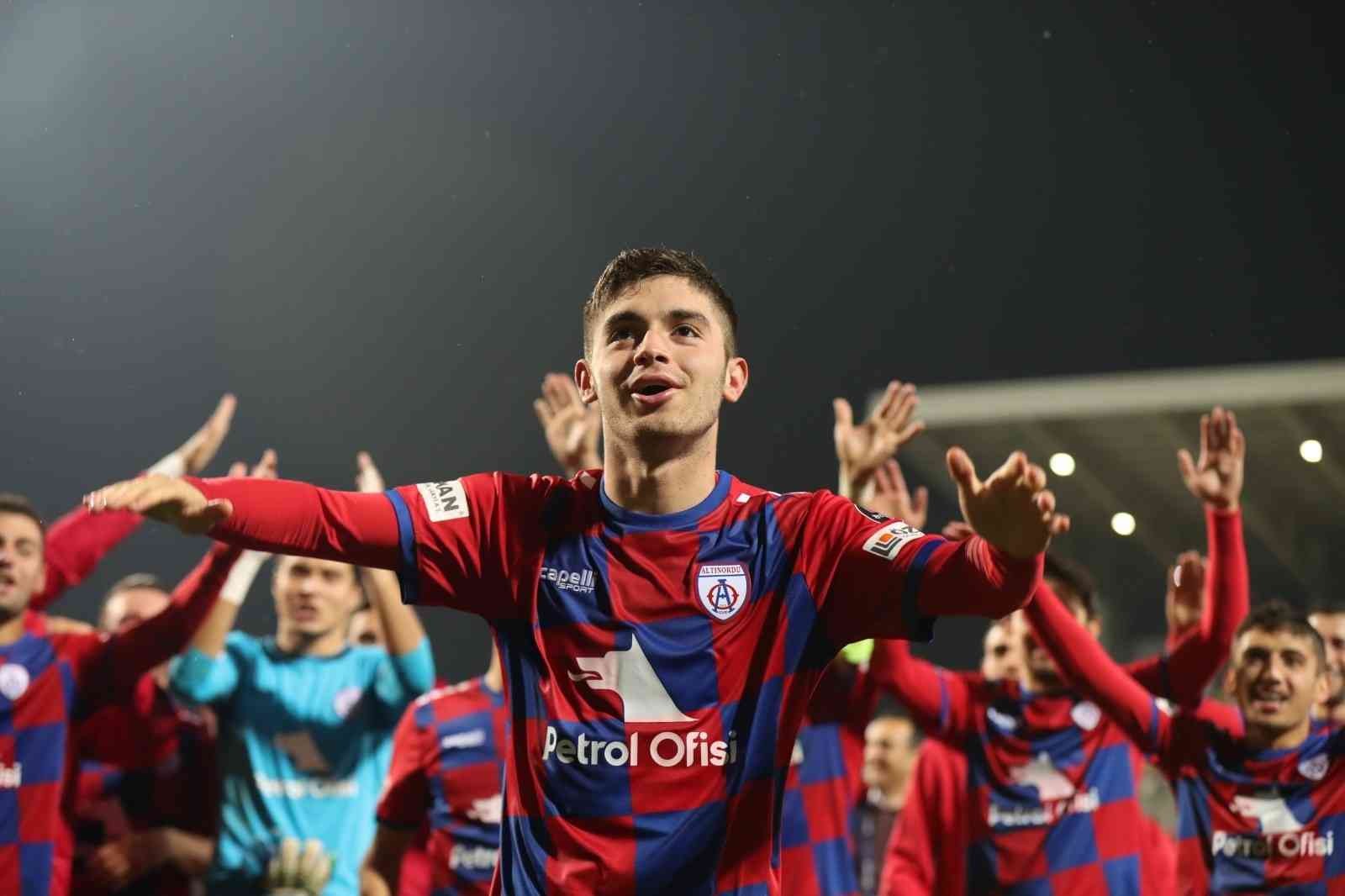 Burak İnce, Altınordu’ya veda etti