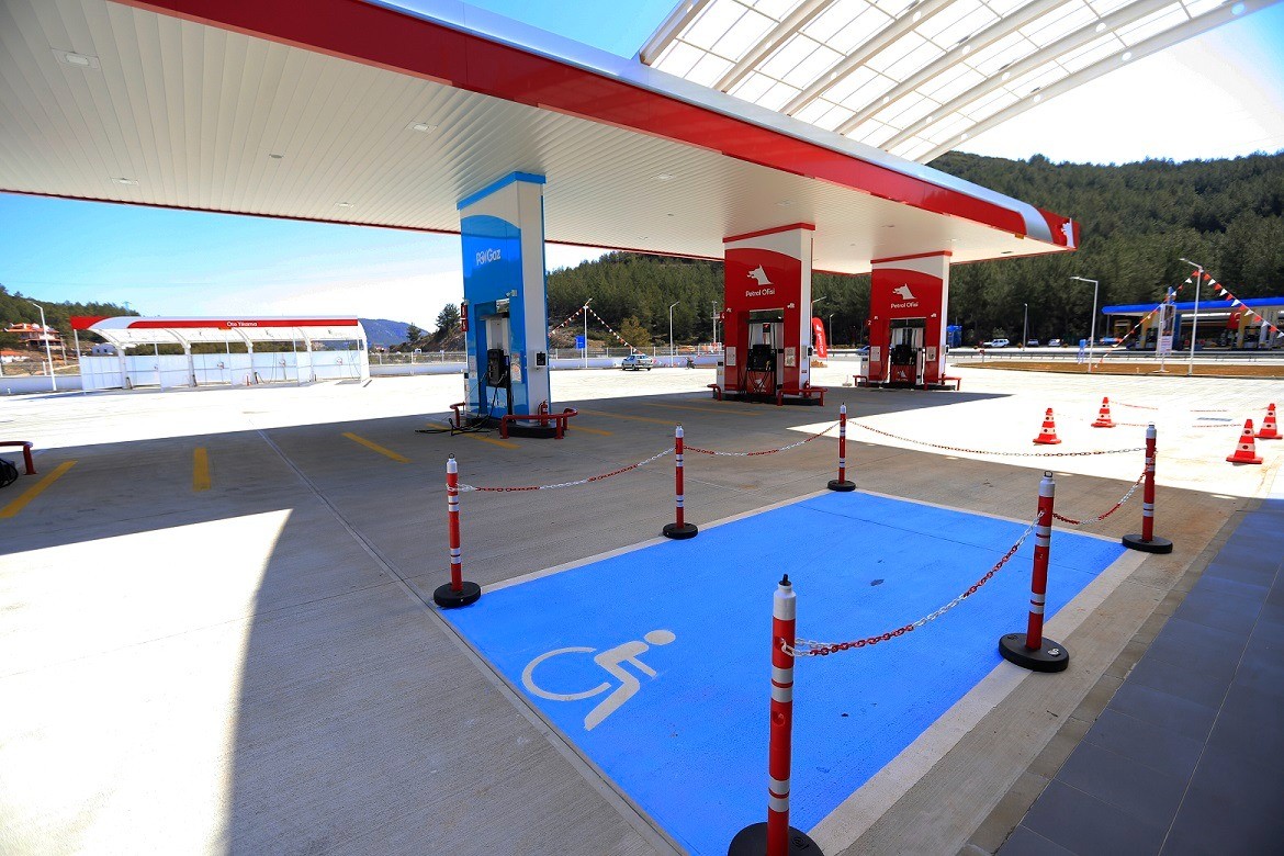 Büyükşehir tarafından kurulan akaryakıt istasyonu hizmete girdi