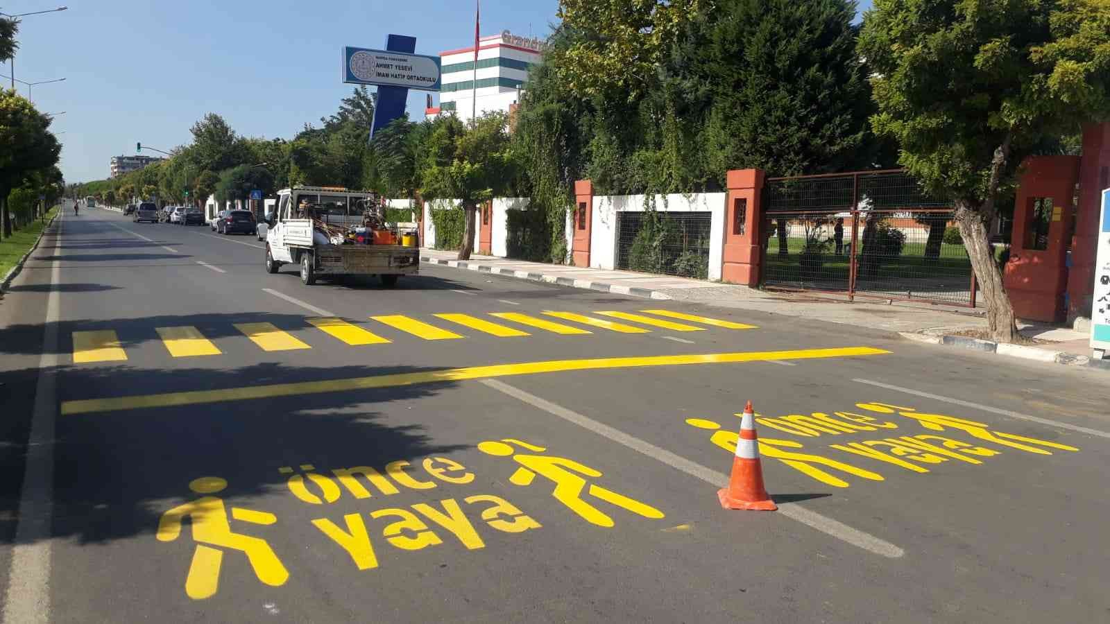 Büyükşehir, yaya güvenliği tedbirlerini artırdı