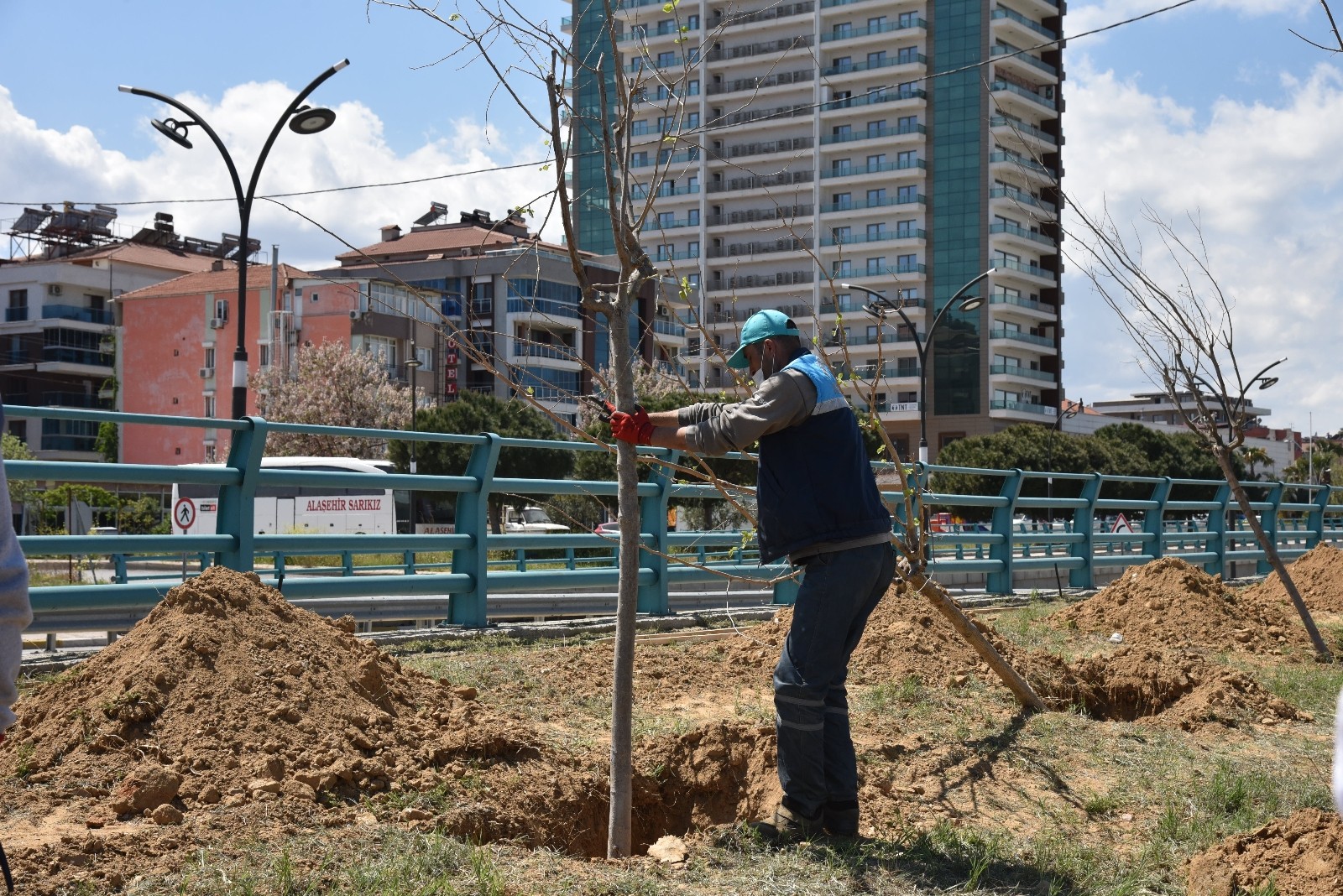 Büyükşehirden Alaşehir’de 6 bin metrekarelik peyzaj