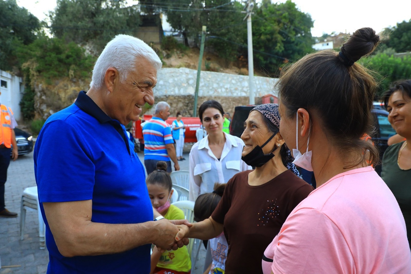 Büyükşehirden yangın mağdurlarına hayvan ve kovan desteği