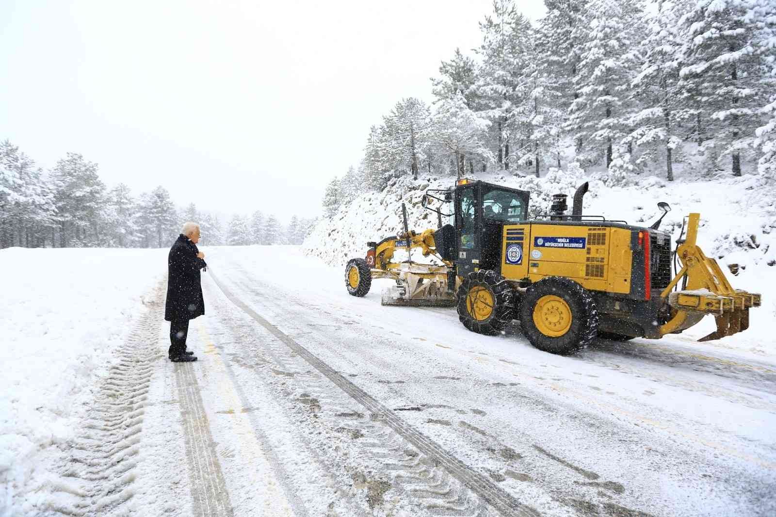 Büyükşehir’den yoğun kar mesaisi