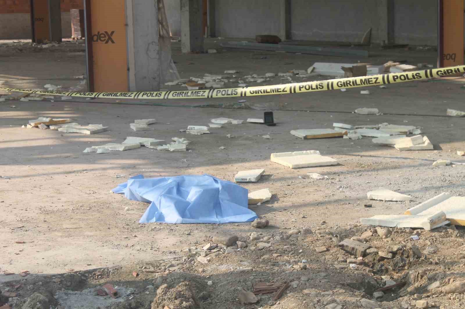 Çatıdan düşen işçi hayatını kaybetti