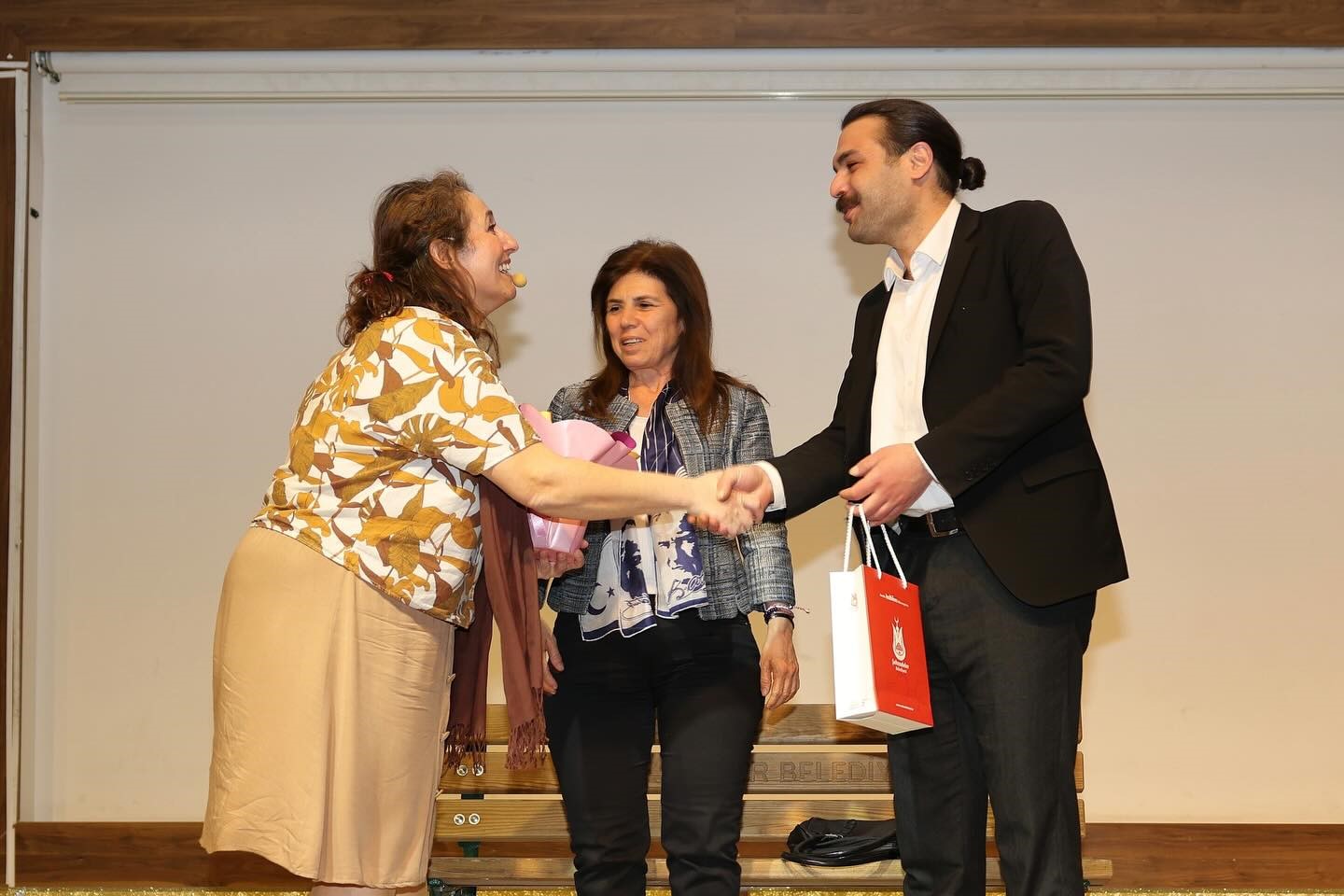 ‘Çatlak’ oyunu büyük beğeni topladı