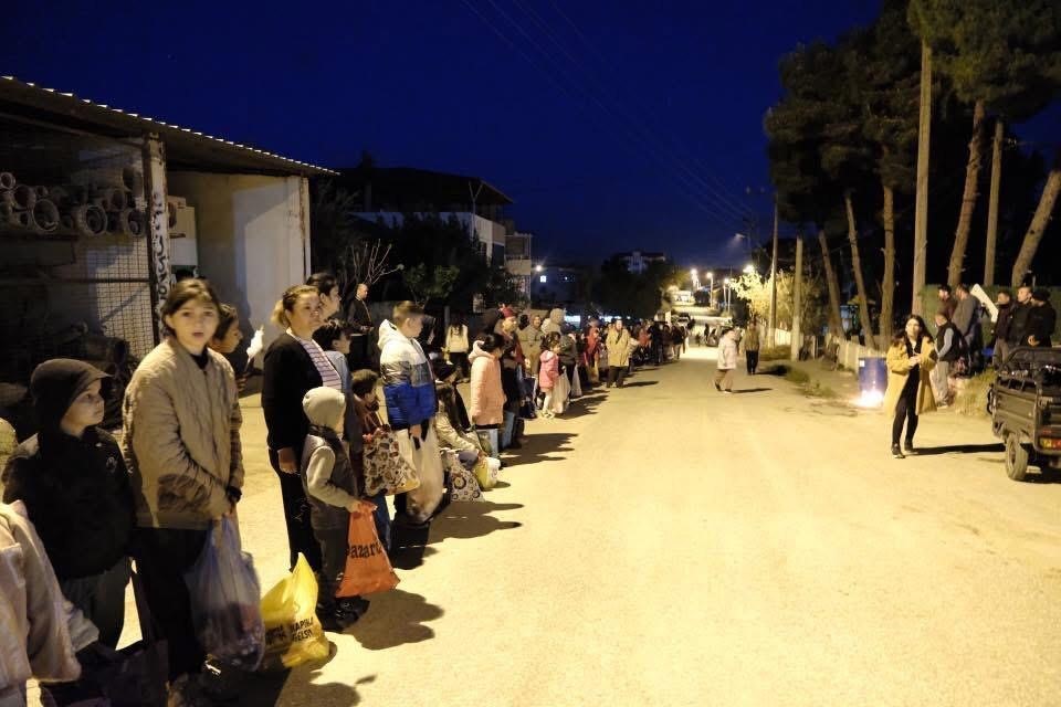 Çavuşlar Mahallesi’nin Arife günü şeker toplama geleneği yaşatılıyor