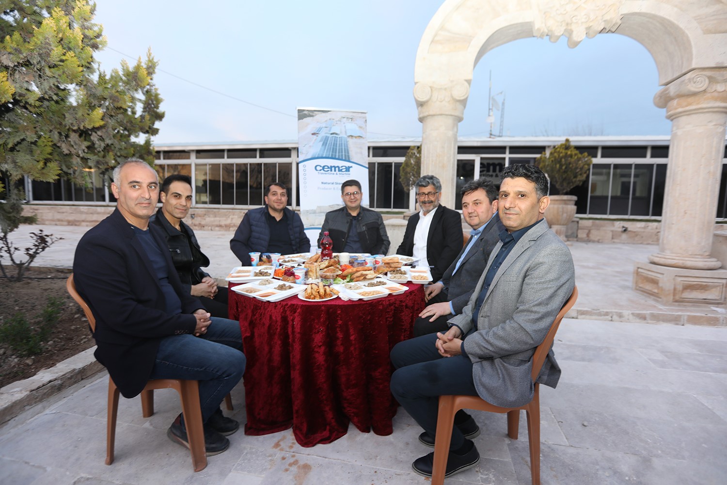 Cemar ailesi iftarda bir araya geldi