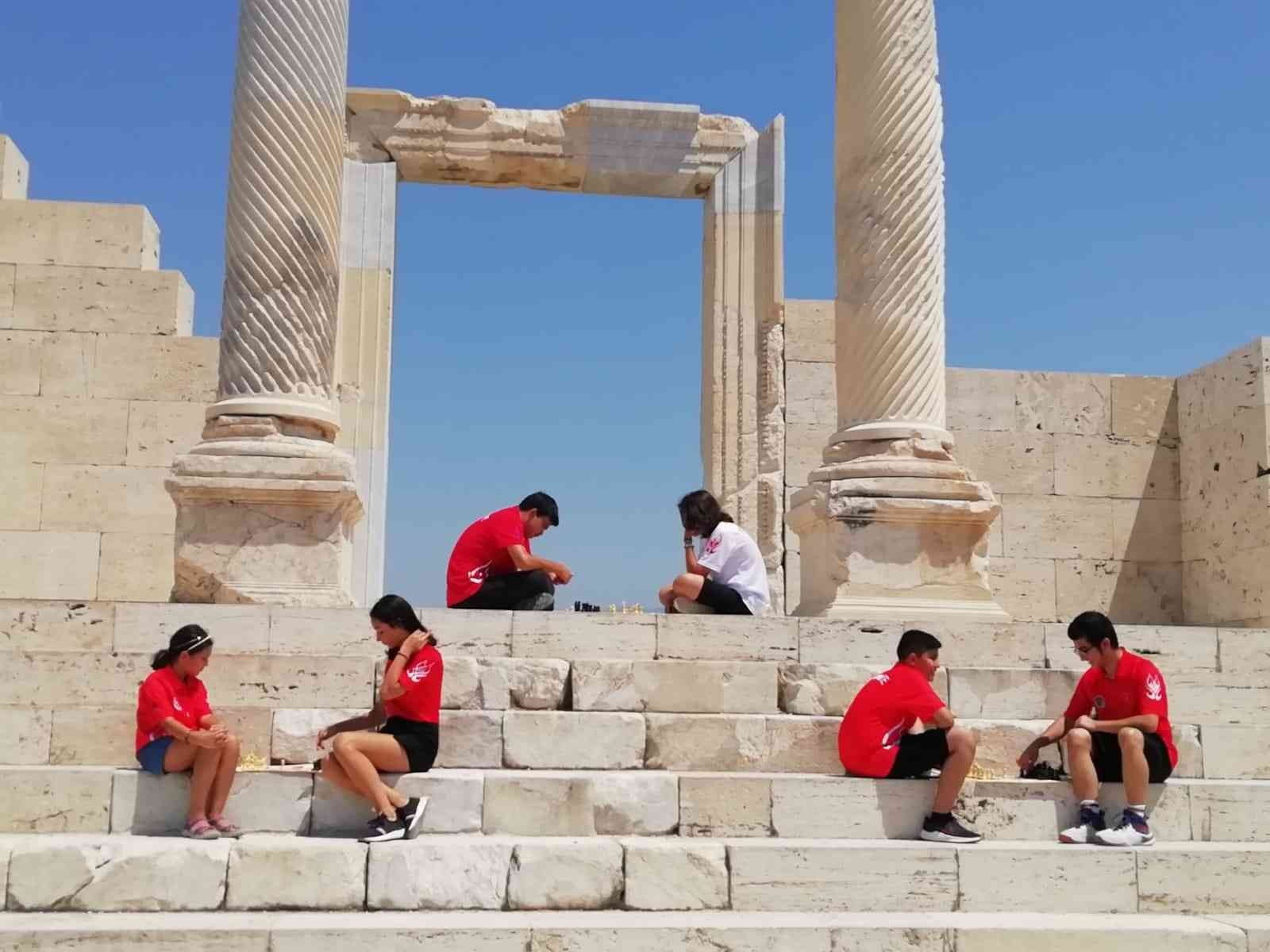 Çocuklar tarihi mekanlarda zeka oyunlarıyla buluştu