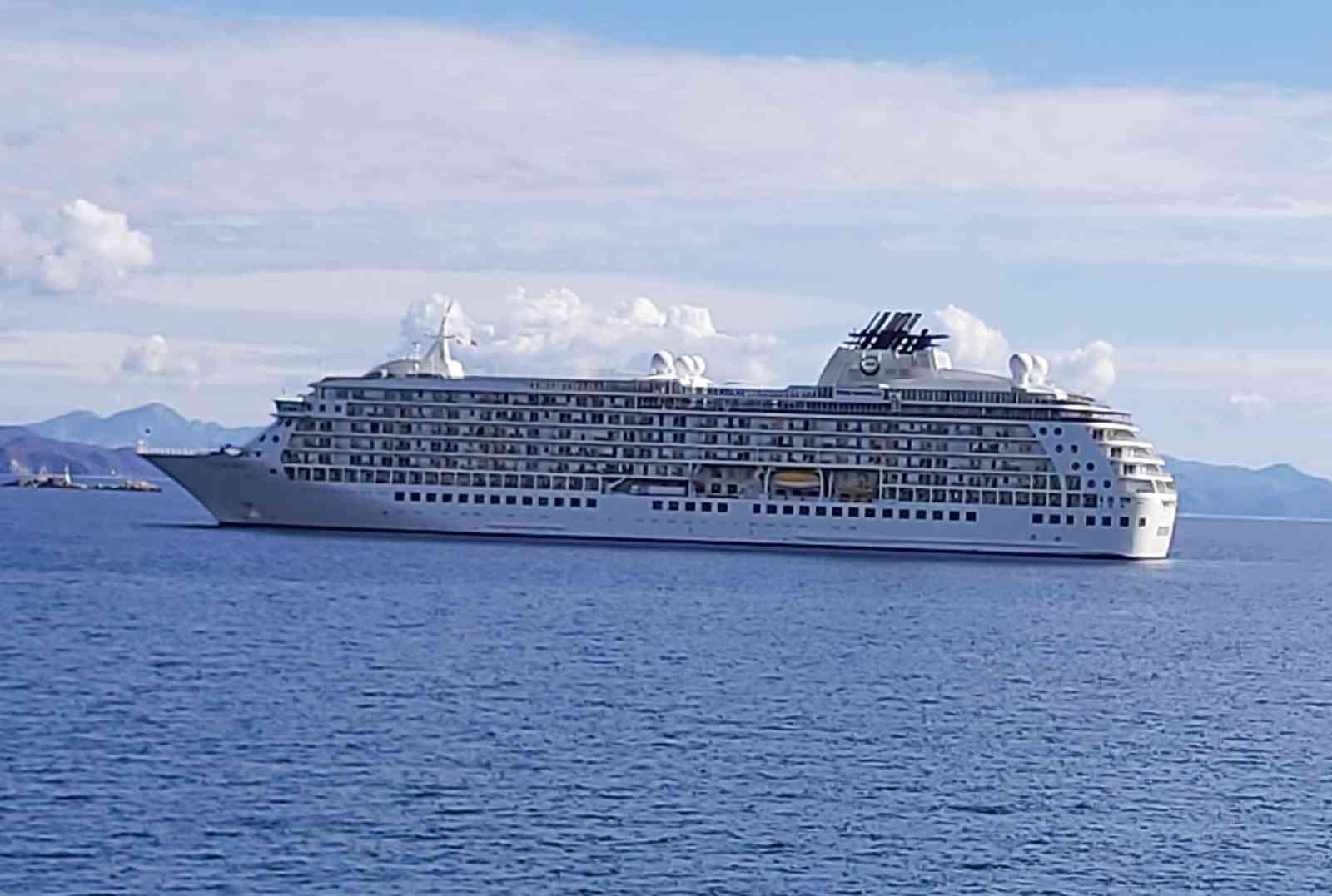 Datça’ya ilk kez kruvaziyer gemisi geldi