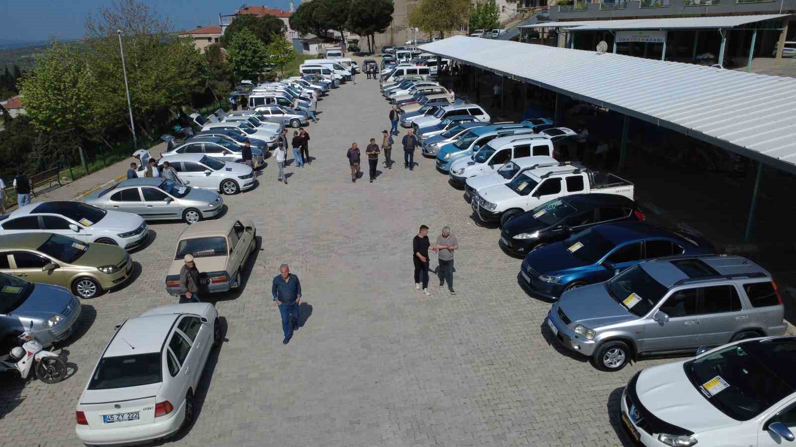 Demirci’de klasik otomobil rüzgarı