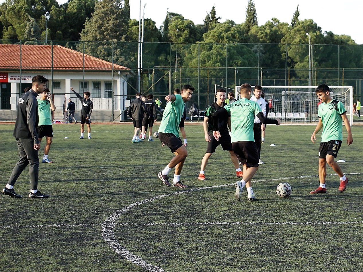 Denizlispor U19 Takımı, ilk yarıda zirveye ortak oldu