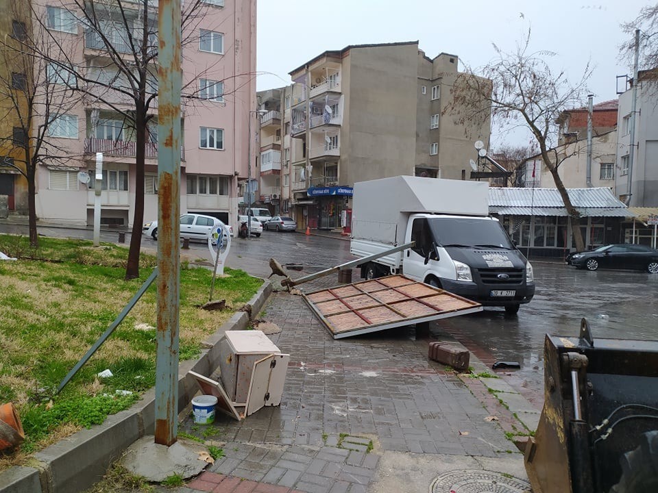 Denizli’ye kuvvetli rüzgar ve fırtına uyarısı