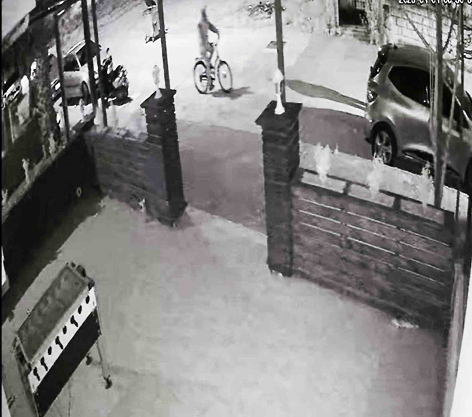 Deprem bölgesinde görevli vatandaşın bisikletini çaldılar