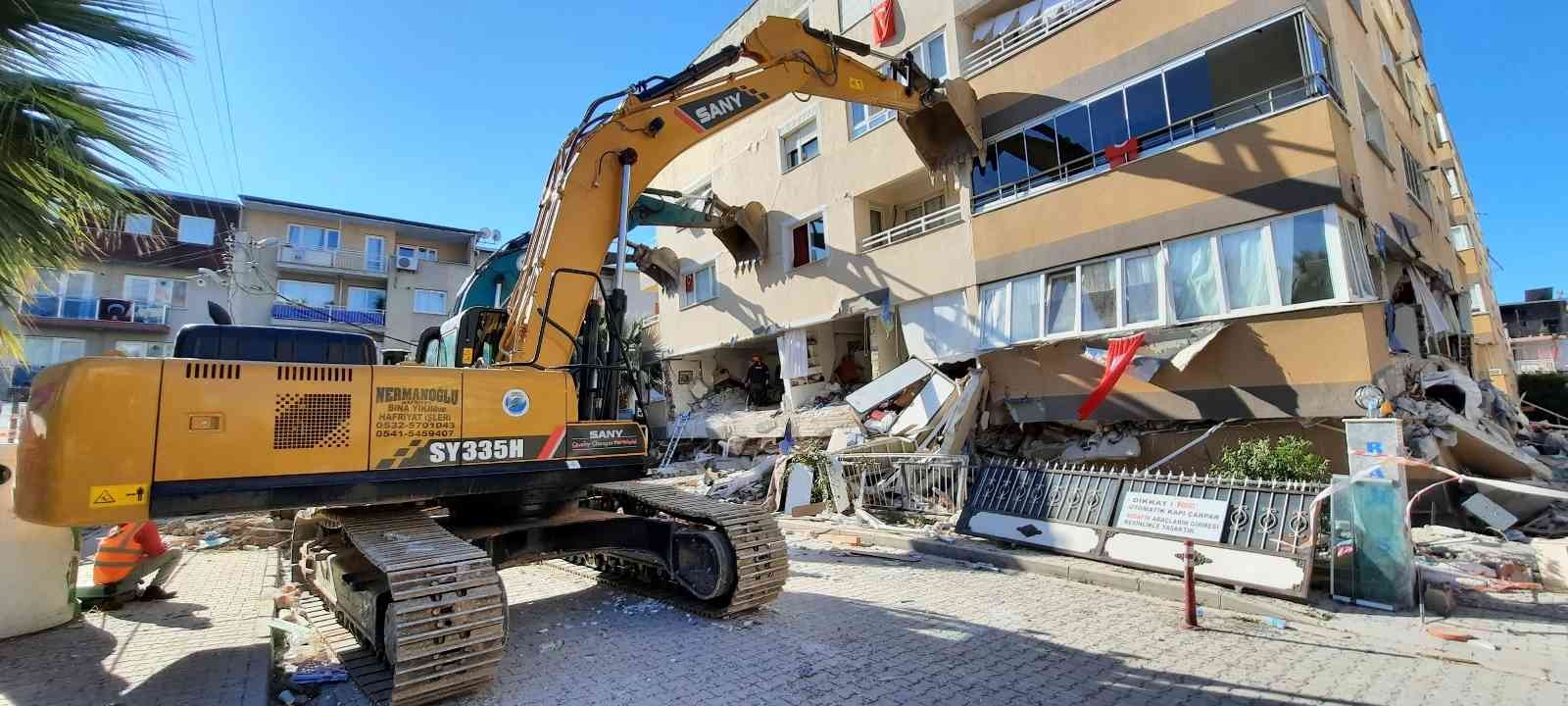 Depremde 10 kişinin yaralandığı siteyle ilgili 3 sanık yargılanacak
