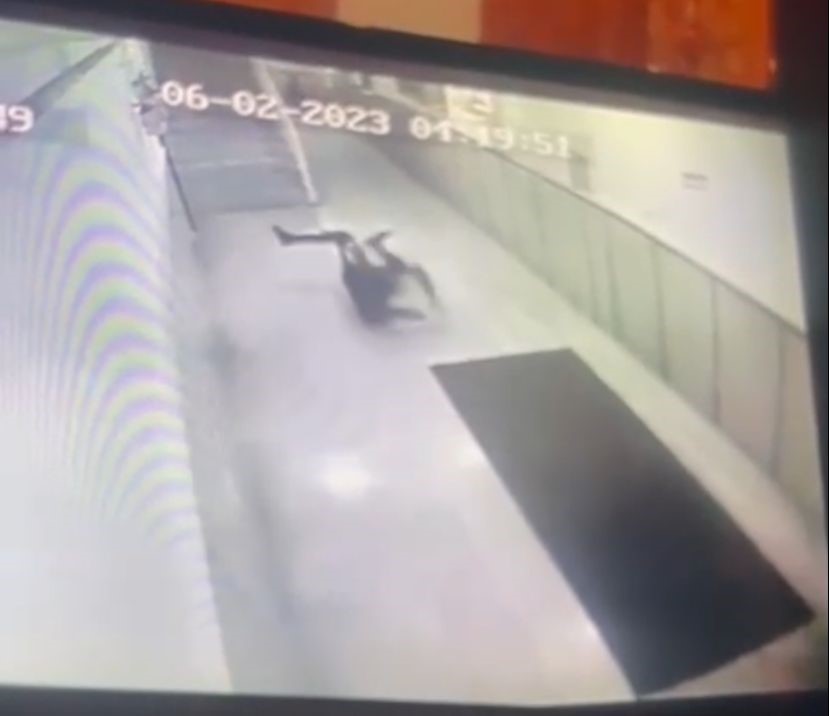 Depremden kaçarken kalça kemiğini kırdı..