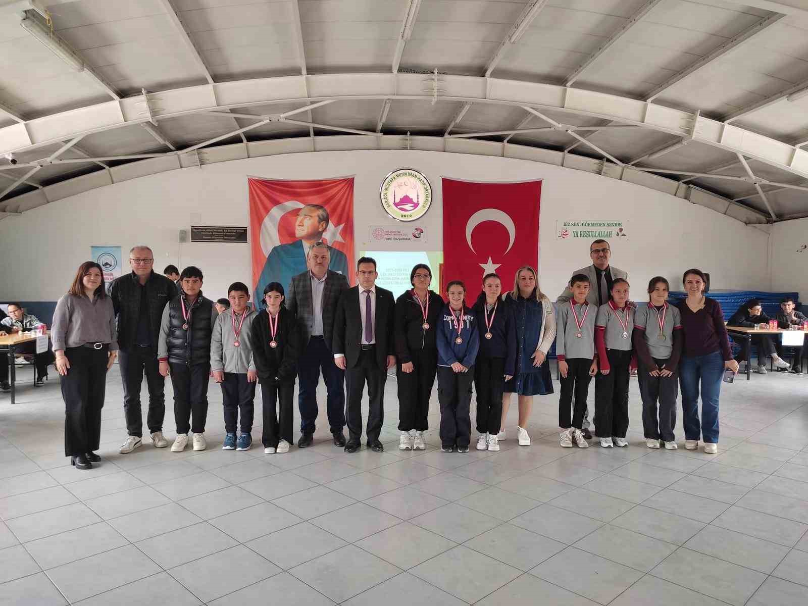 Dereceye giren öğrenciler ödüllerine kavuştu