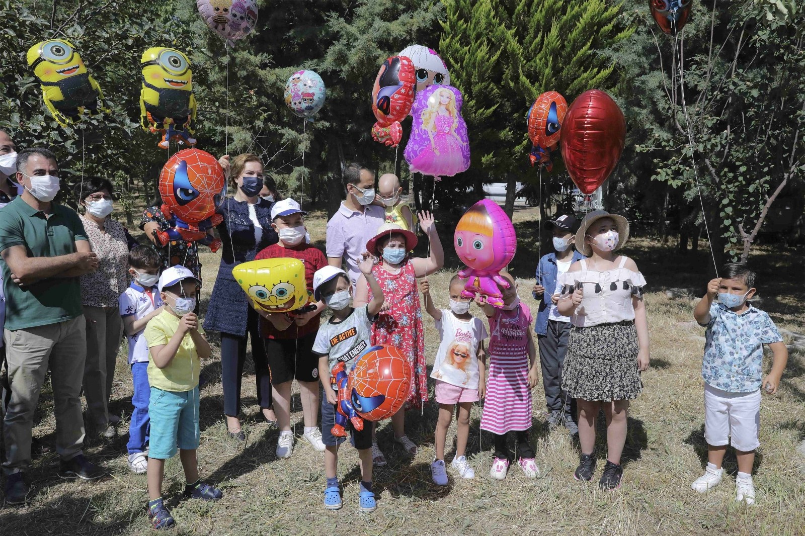 Dokuz Eylül’de tedavi gören miniklerden meyve hasadı
