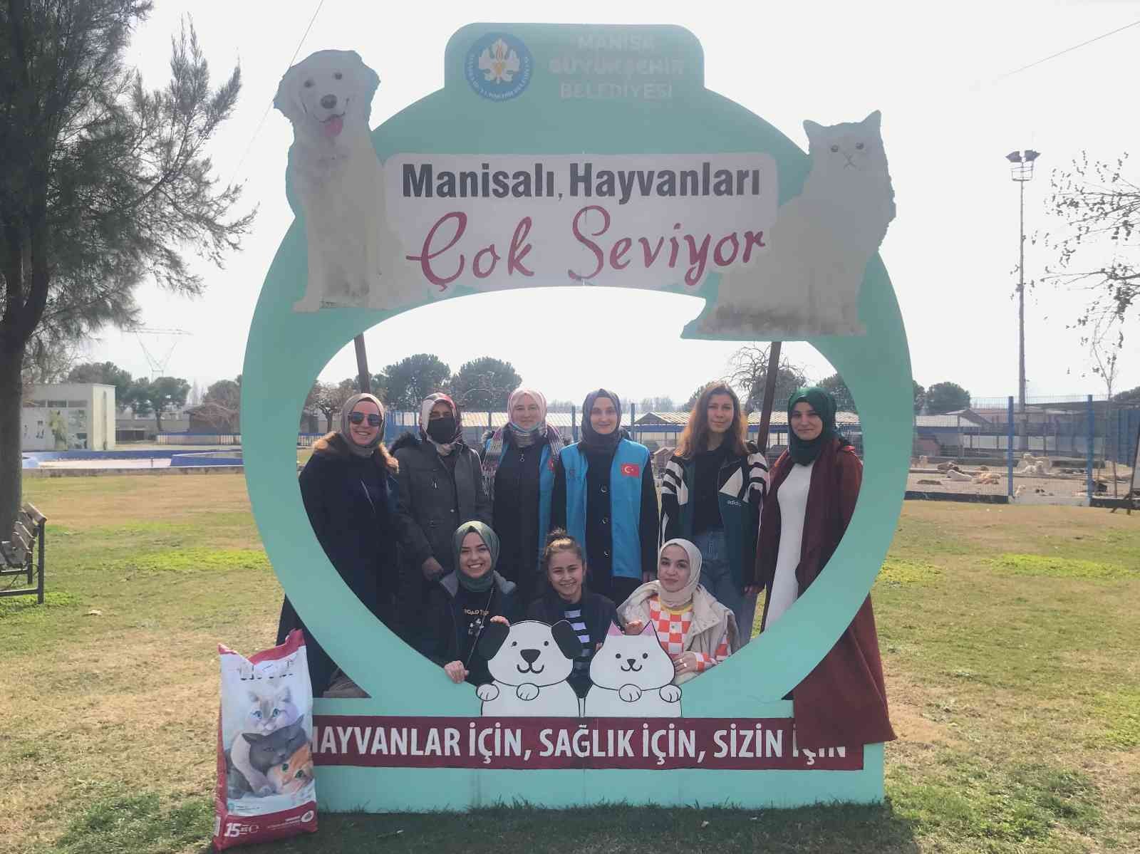 Dünya Kediler Gününde gençlerden anlamlı ziyaret