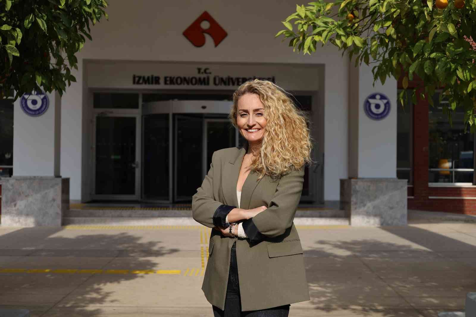 Dünyaca ünlü üniversiteye İzmirli akademisyen