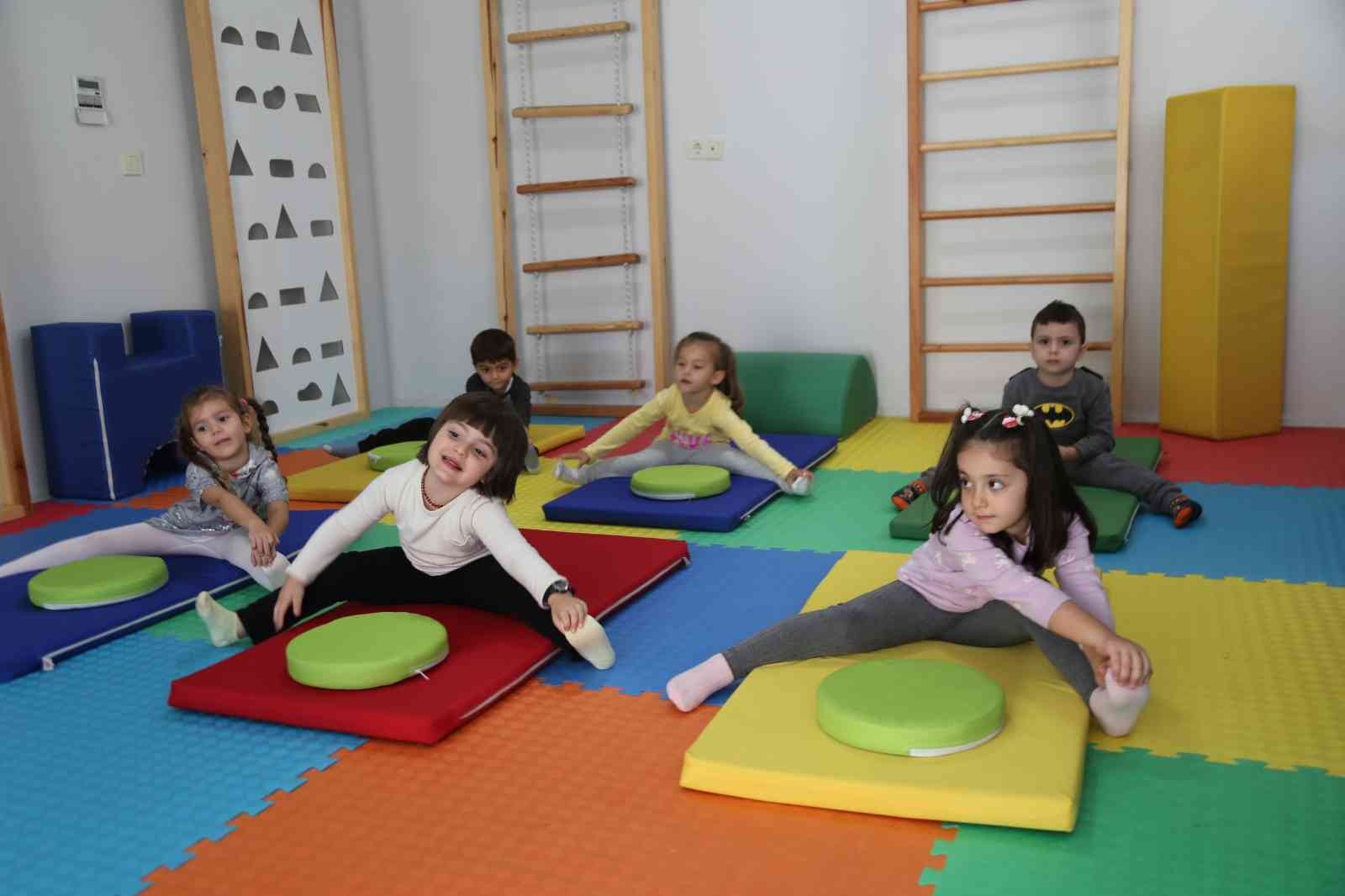 Efeler’in minikleri beden eğitimi ve spor dersine başladı