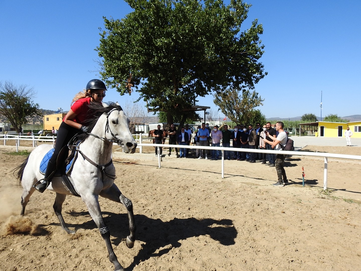 Ege Bölgesi’nin en büyük at binicilik tesisi Manisa’da açıldı