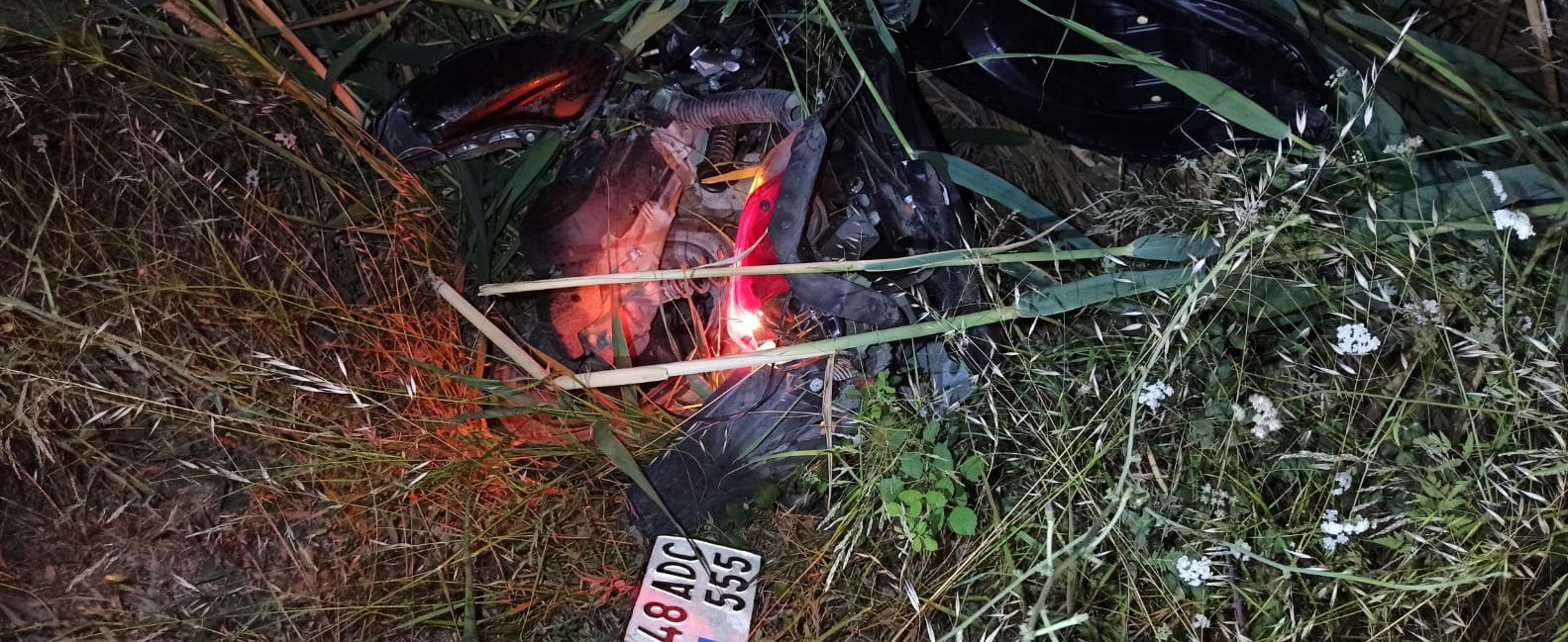 Elektrik direğine çarpan motosiklet sürücüsü hayatını kaybetti