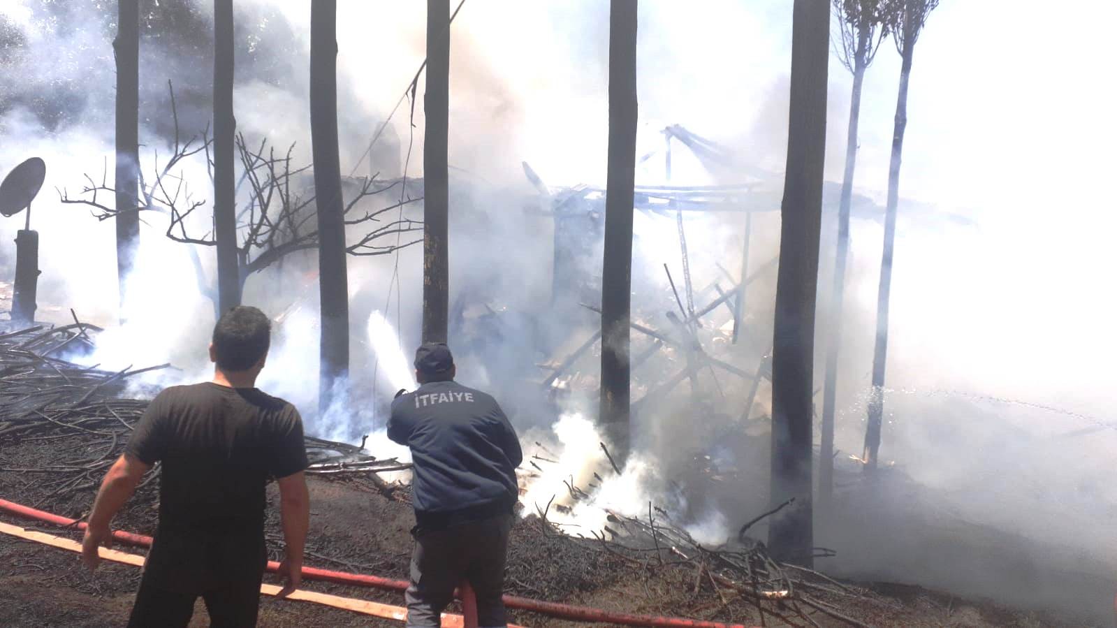 Emet’te ahşap ev yangını