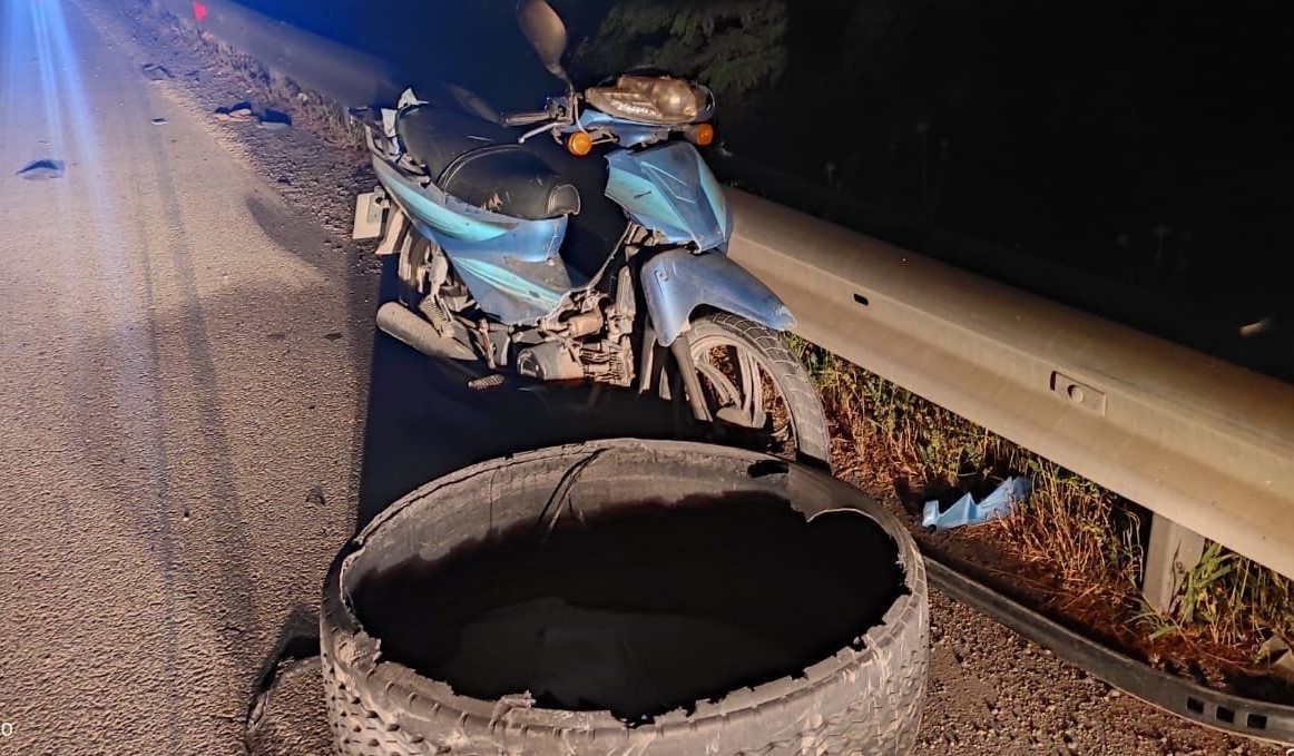 Emniyet şeridindeki lastik parçası kazaya neden oldu