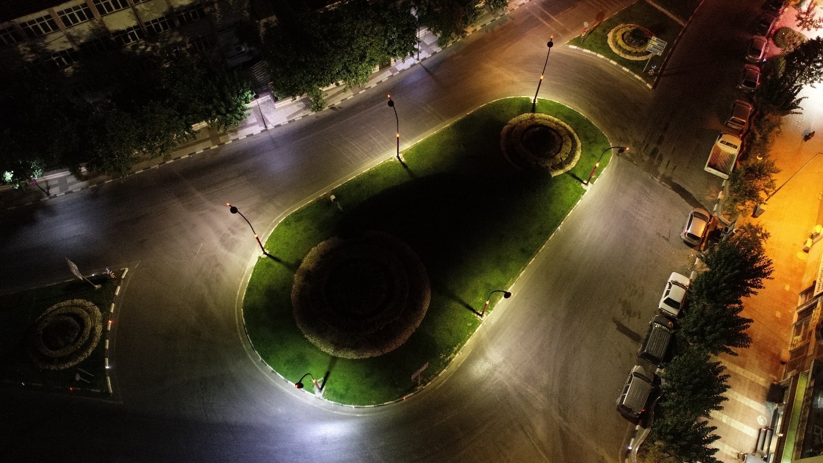 Eski Devlet Hastanesi Kavşağı ışıl ışıl oldu