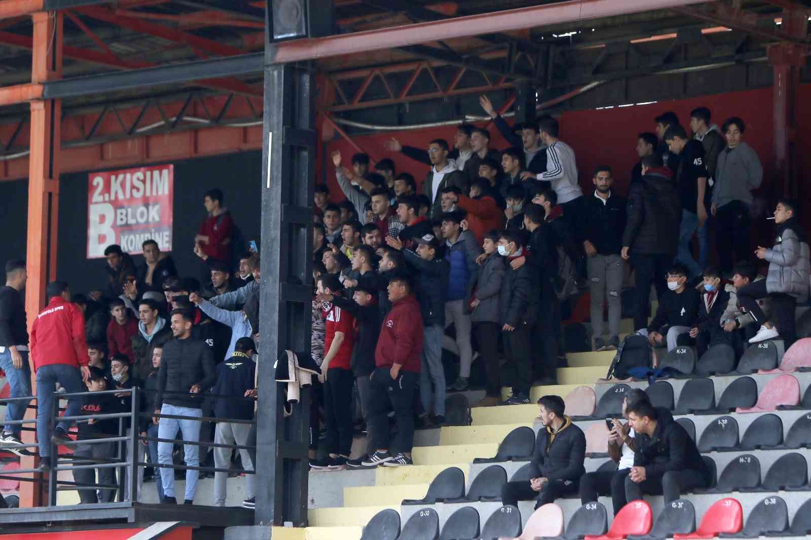 Eski futbolcusundan Turgutluspor’a bilet desteği