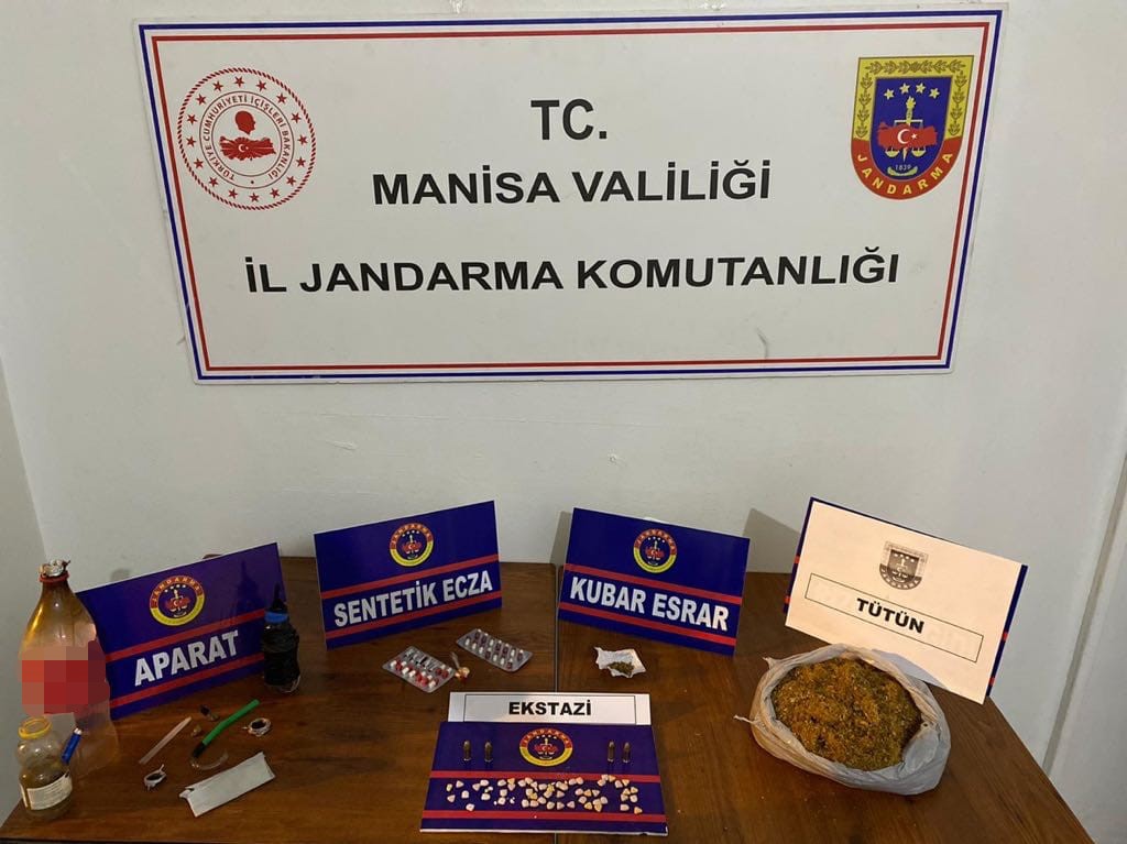 Evlerinde uyuşturucuyla yakalanan 2 şüpheli gözaltına alındı