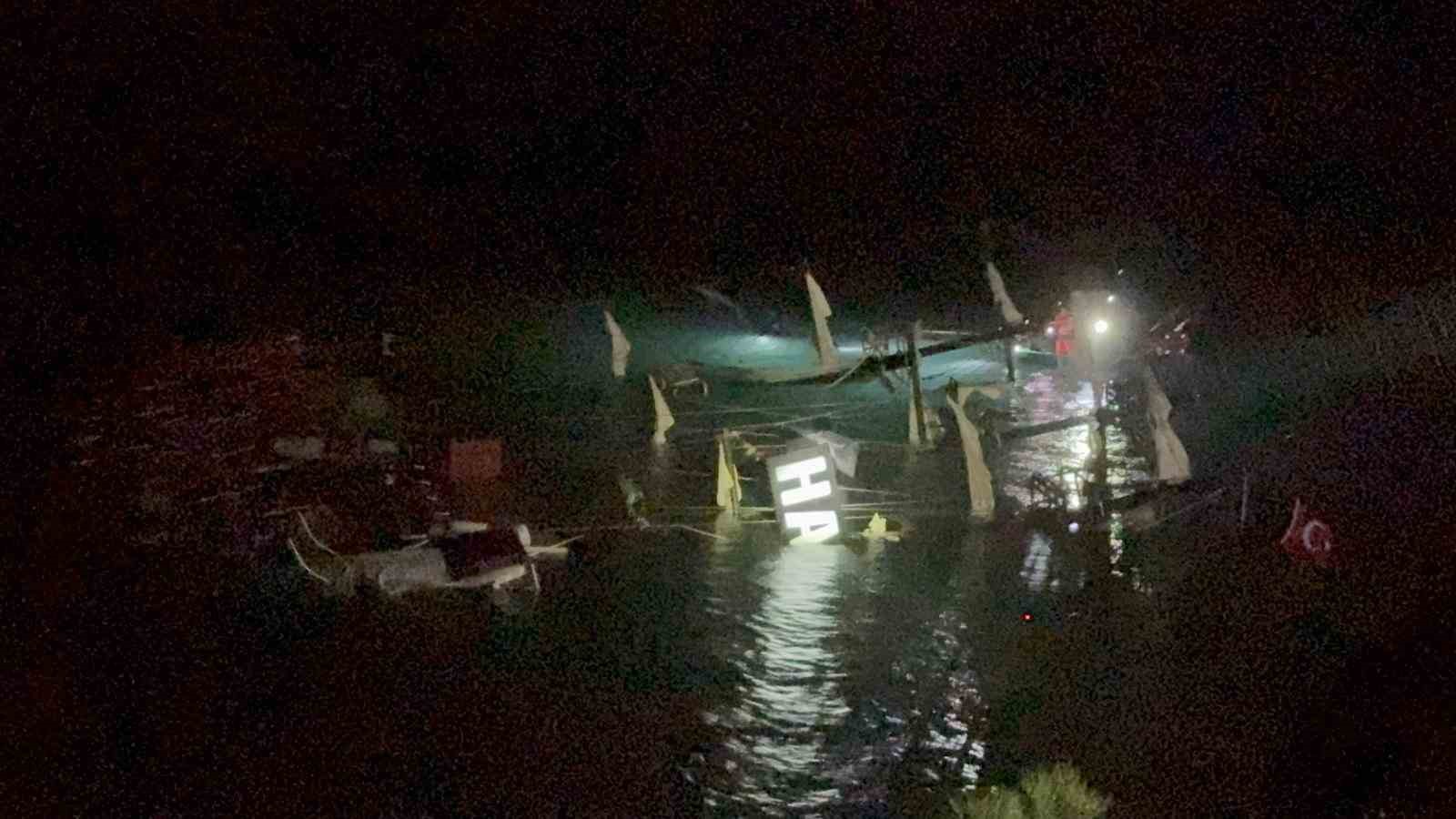 Tur teknesi kayalıklara çarpmıştı, bir kişinin cansız bedenine ulaşıldı