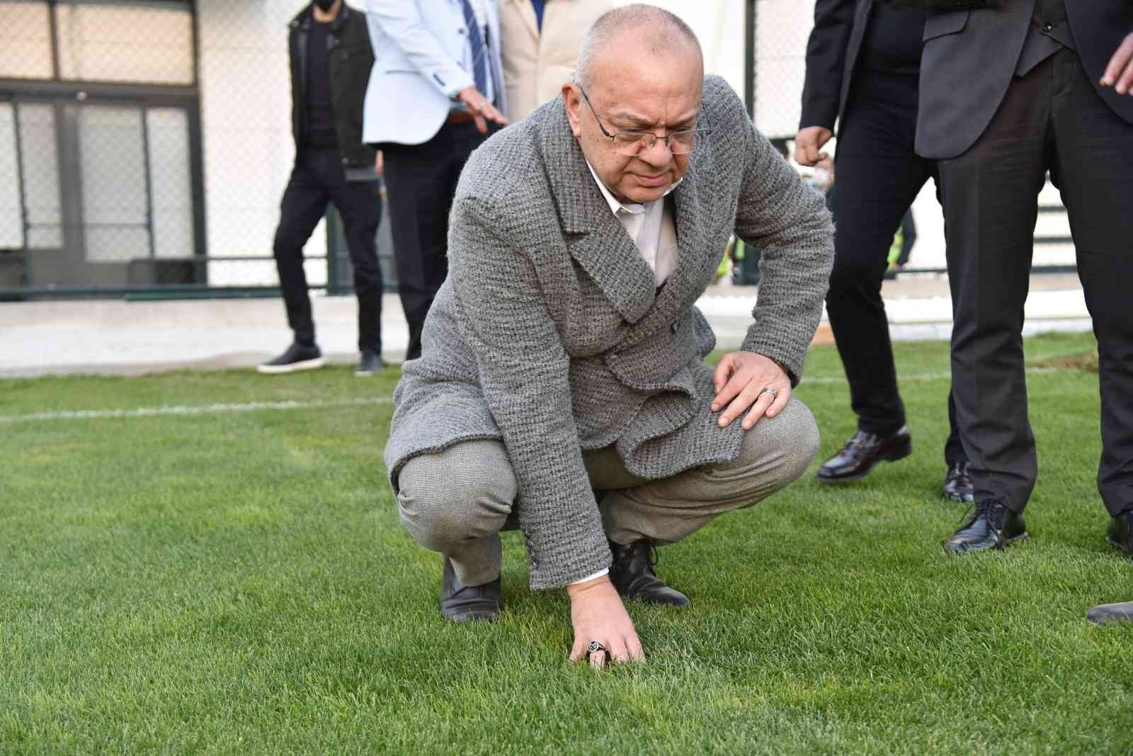 Fikri Bayrıl Spor Tesisleri’nde yenileme çalışmalarında sona gelindi