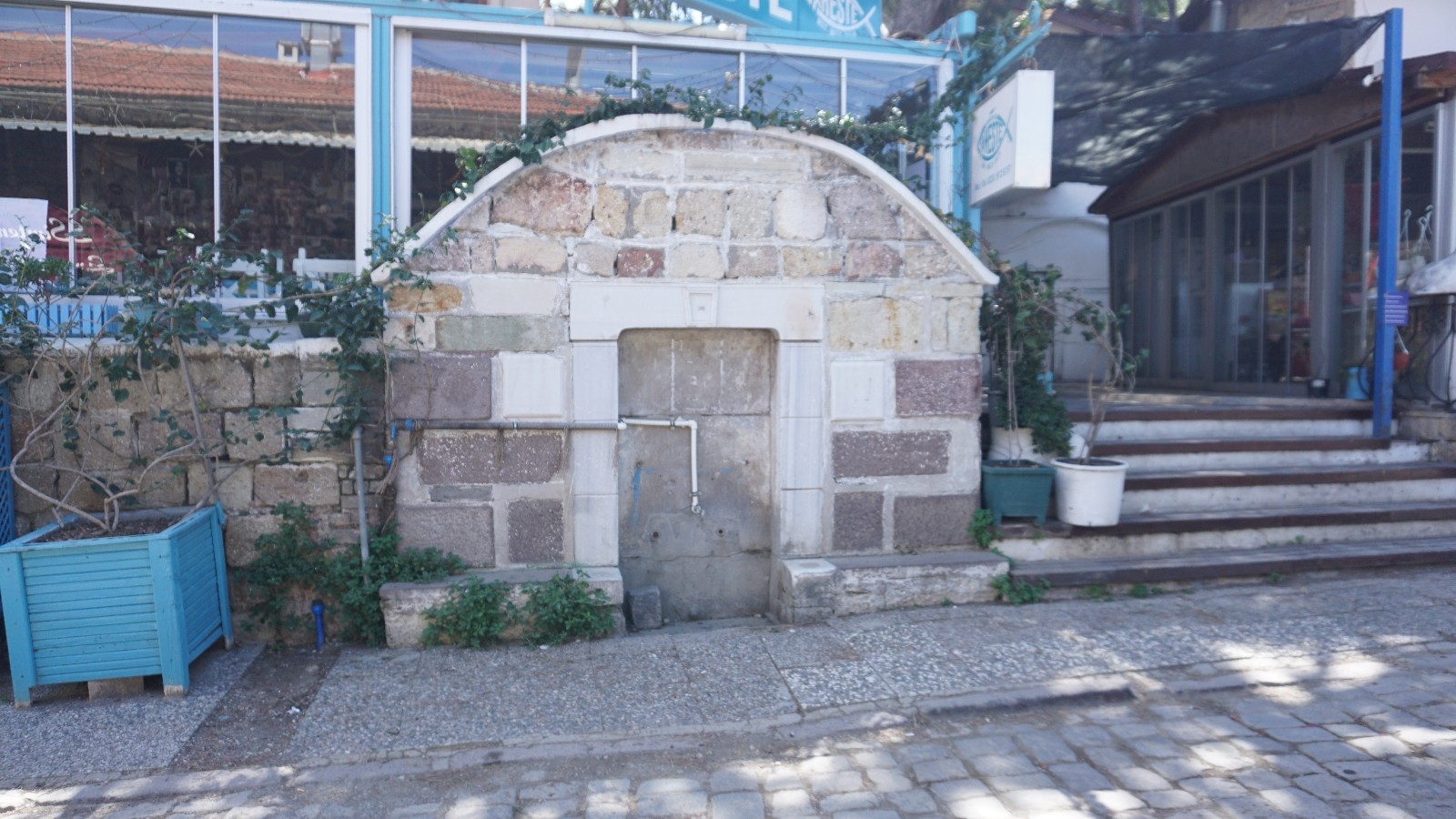 Foça’da tarihi çeşmeler ilgisiz kaldı, vatandaşlar tepkili