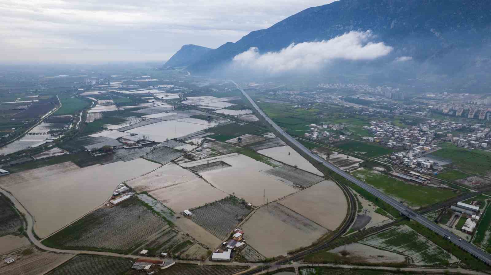 Gediz taşkını yerleşim alanlarına ulaştı