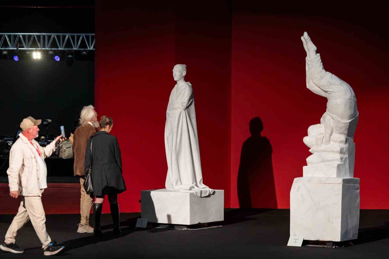 Gençlerden doğal taşa ‘dekoratif’ dokunuş