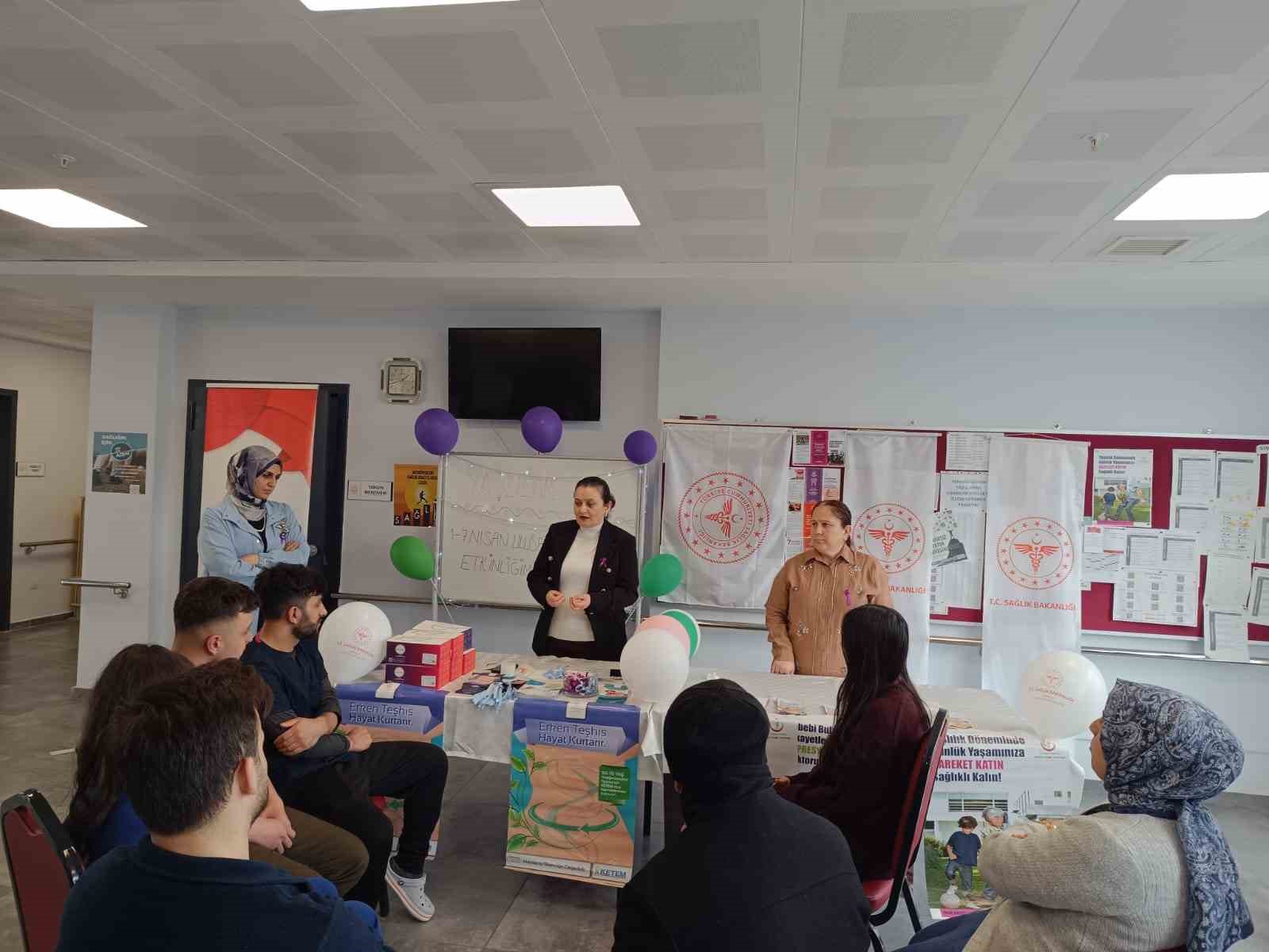 Gördes Huzurevi’nde hem sağlık taraması hem moral etkinliği