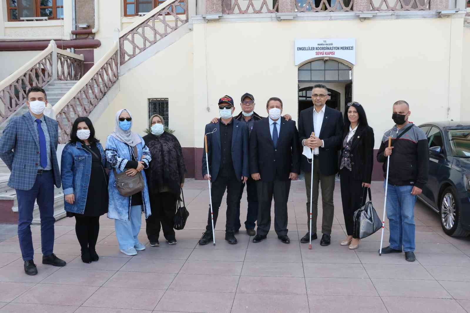 Görme engelliler için yürüdüler