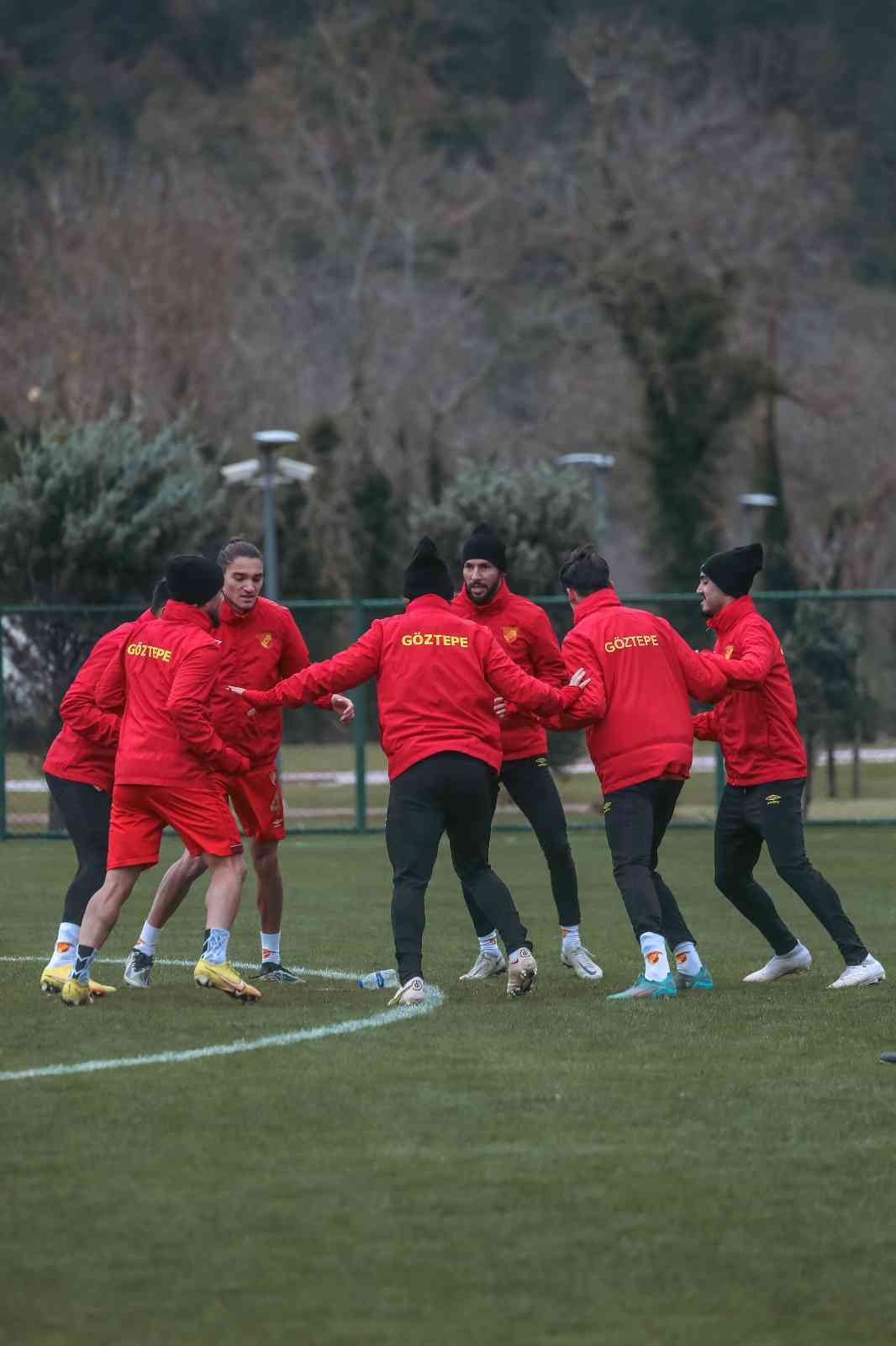 Göztepe’de gözler lige çevrildi