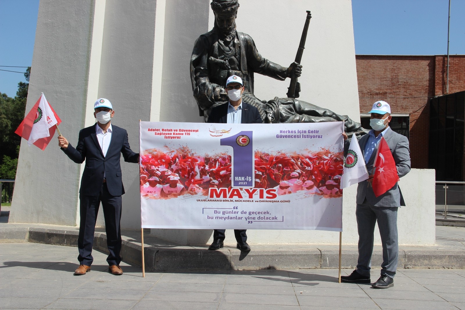 HAK-İŞ’ten 1 Mayıs kutlaması