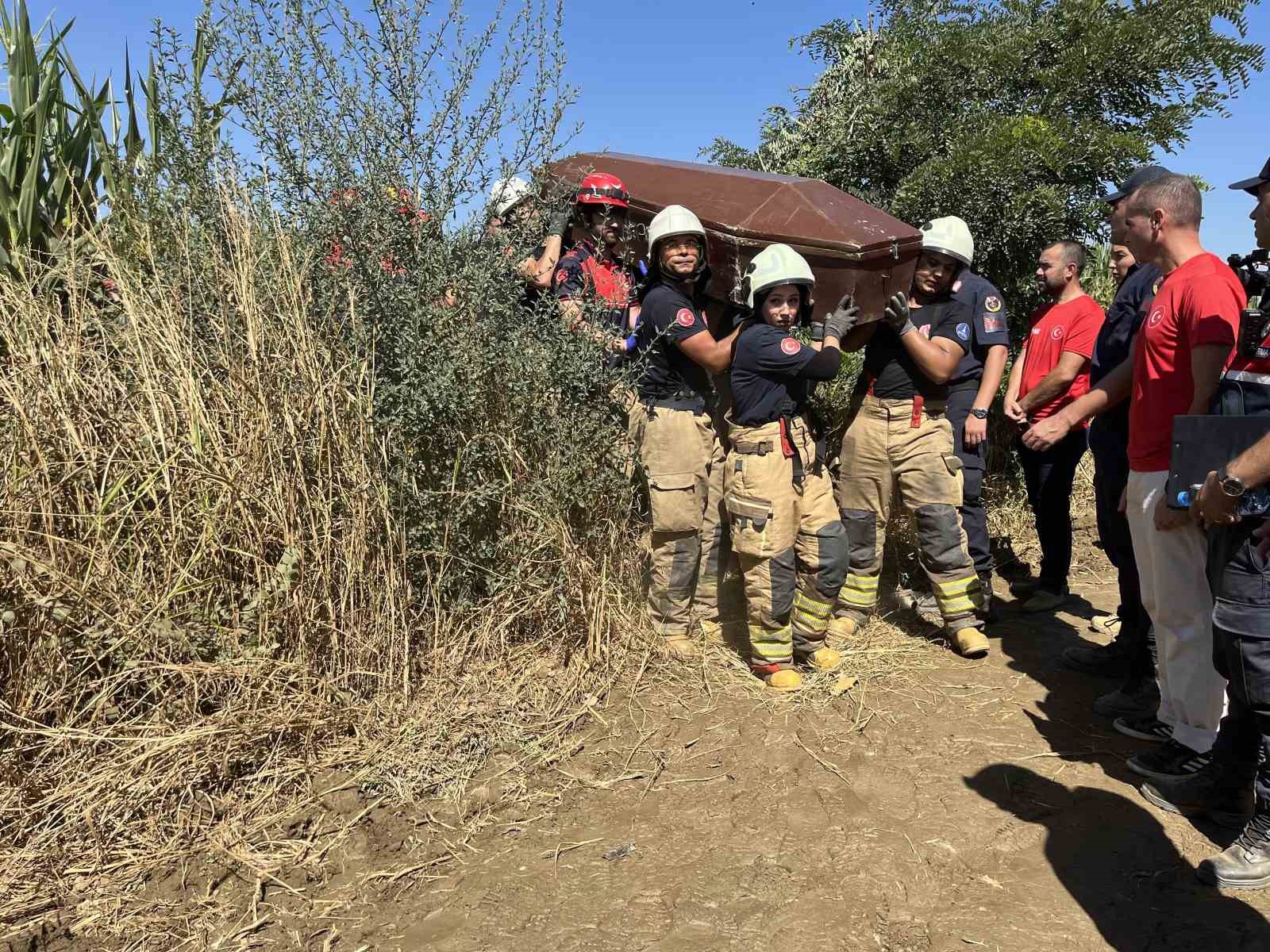 Hayatını kaybeden pilotun cenazesi çıkartıldı