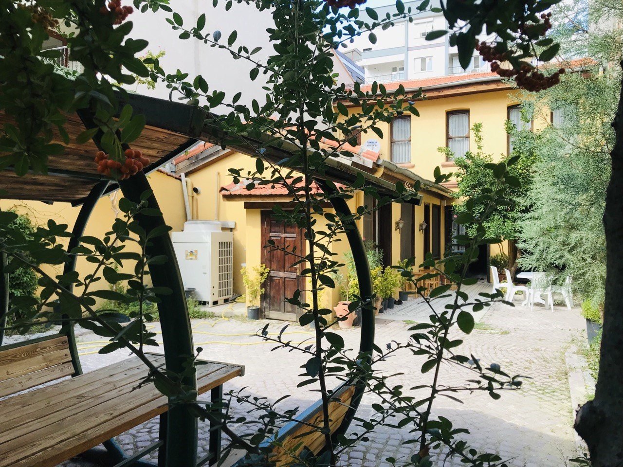 Hem Kur’an öğreniyorlar hem de sanatın her alanını