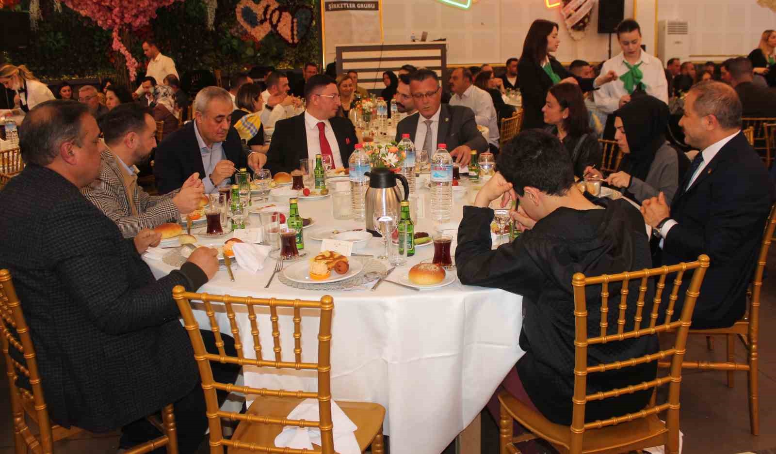 İftarda ilçeye hem yatırım hem istihdam müjdesi