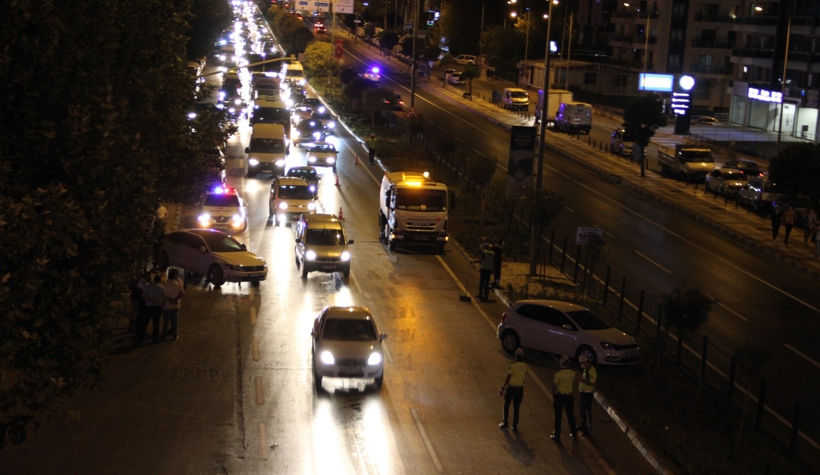 İki otomobile çarptı, yaya olarak olay yerinden kaçtı